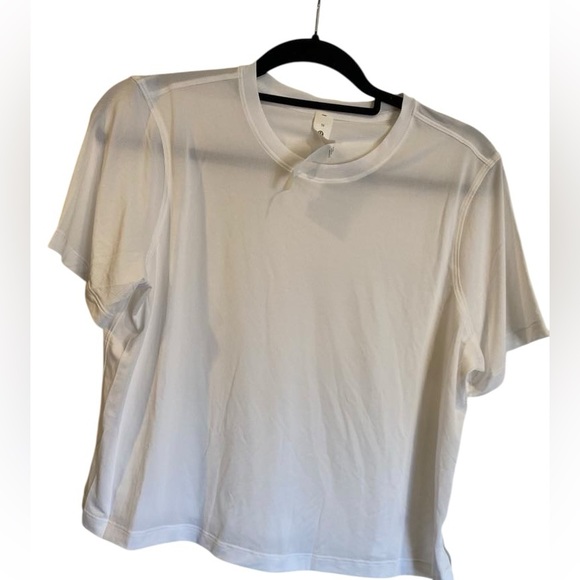 NWT Lululemon ultralight waist length t-shirt WHITE Size: 10 - Picture 4 of 5